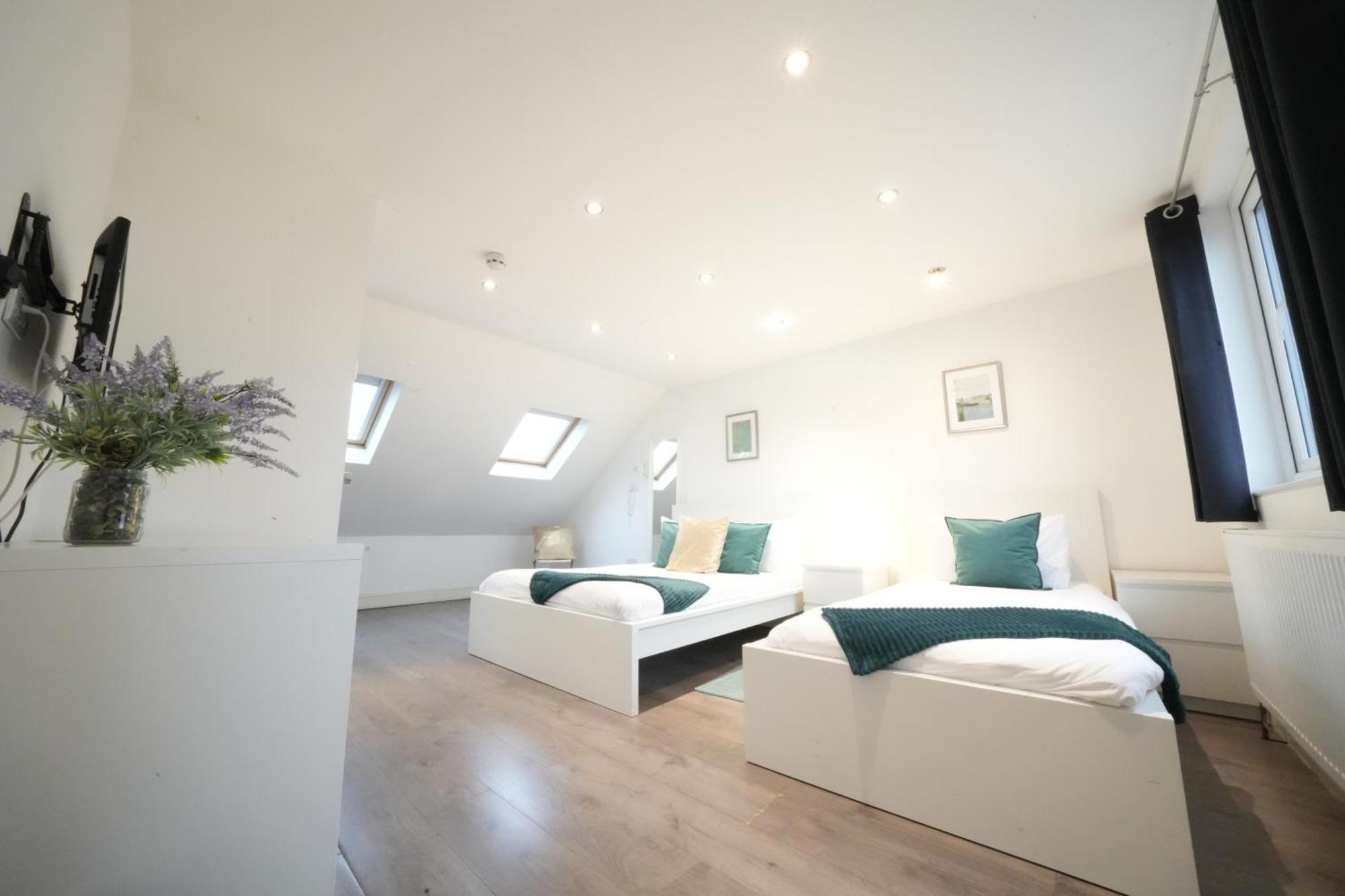 Grand Airport Ensuites Harmondsworth Exterior photo